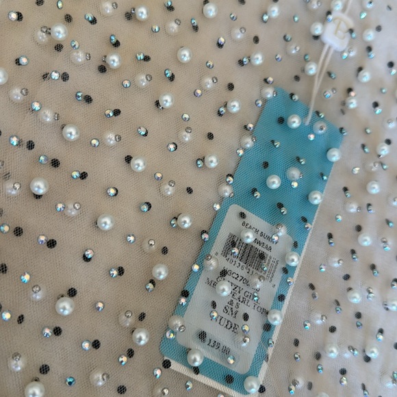 Beautiful beach bunny rhinestones & pearls top - Picture 2 of 4